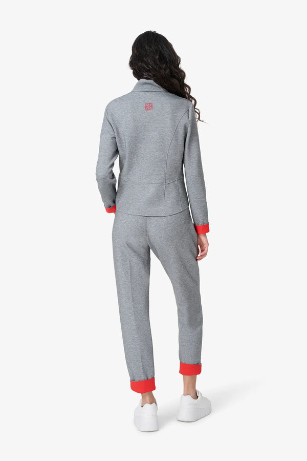 Sweatjacke mit roten Akzenten 05