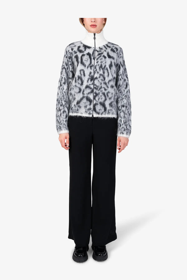 Kurze Strickjacke mit Leo-Jacquard 03