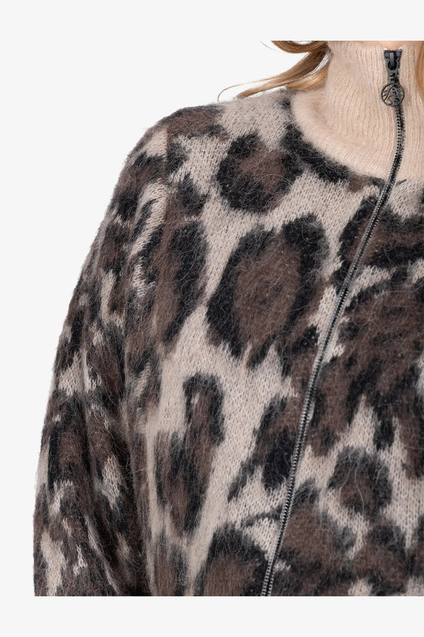 Kurze Strickjacke mit Leo-Jacquard 07