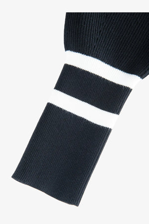 V-Ausschnitt-Pullover mit Kontraststreif 06