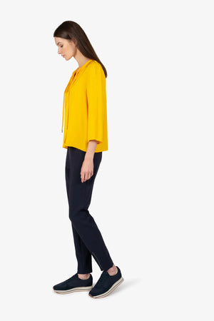 Bluse mit Rundhalsausschnitt 03