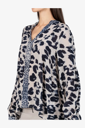 Bluse mit V- Ausschnitt 06