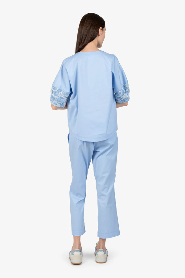 Bluse mit V-Ausschnitt 04