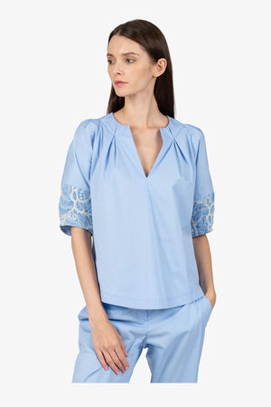 Bluse mit V-Ausschnitt 05