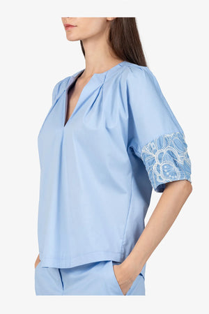 Bluse mit V-Ausschnitt 06
