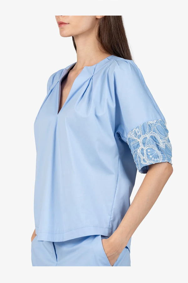 Bluse mit V-Ausschnitt 06