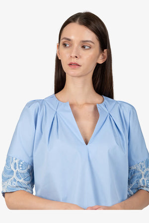 Bluse mit V-Ausschnitt 07