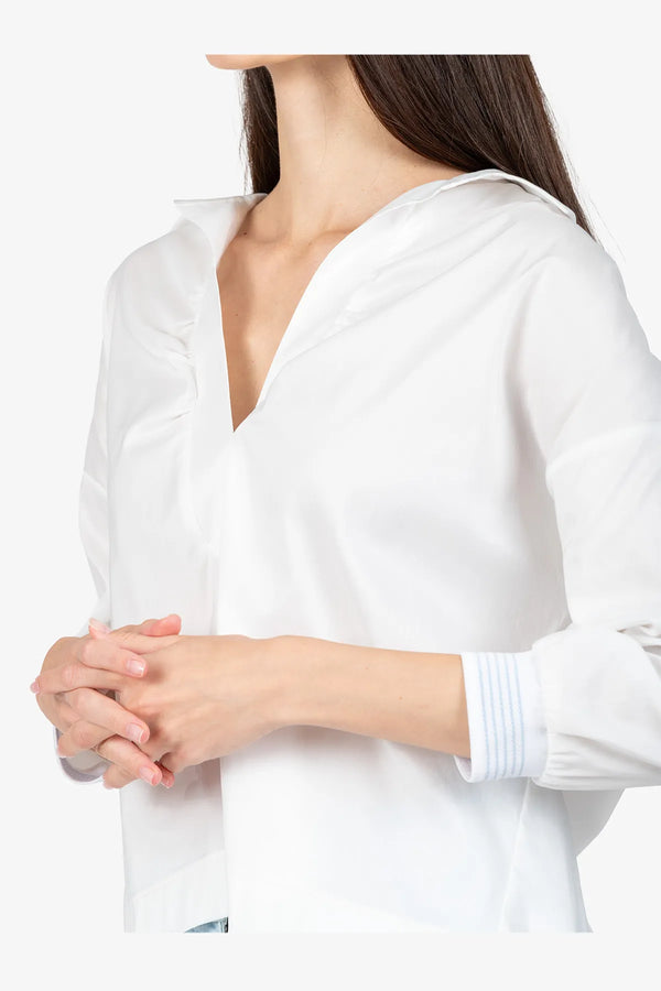 Kurze Bluse mit Hemdblusenkragen 06