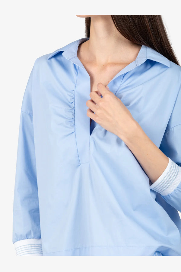 Kurze Bluse mit Hemdblusenkragen 06