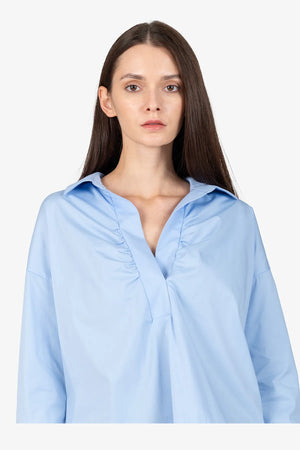 Kurze Bluse mit Hemdblusenkragen 07