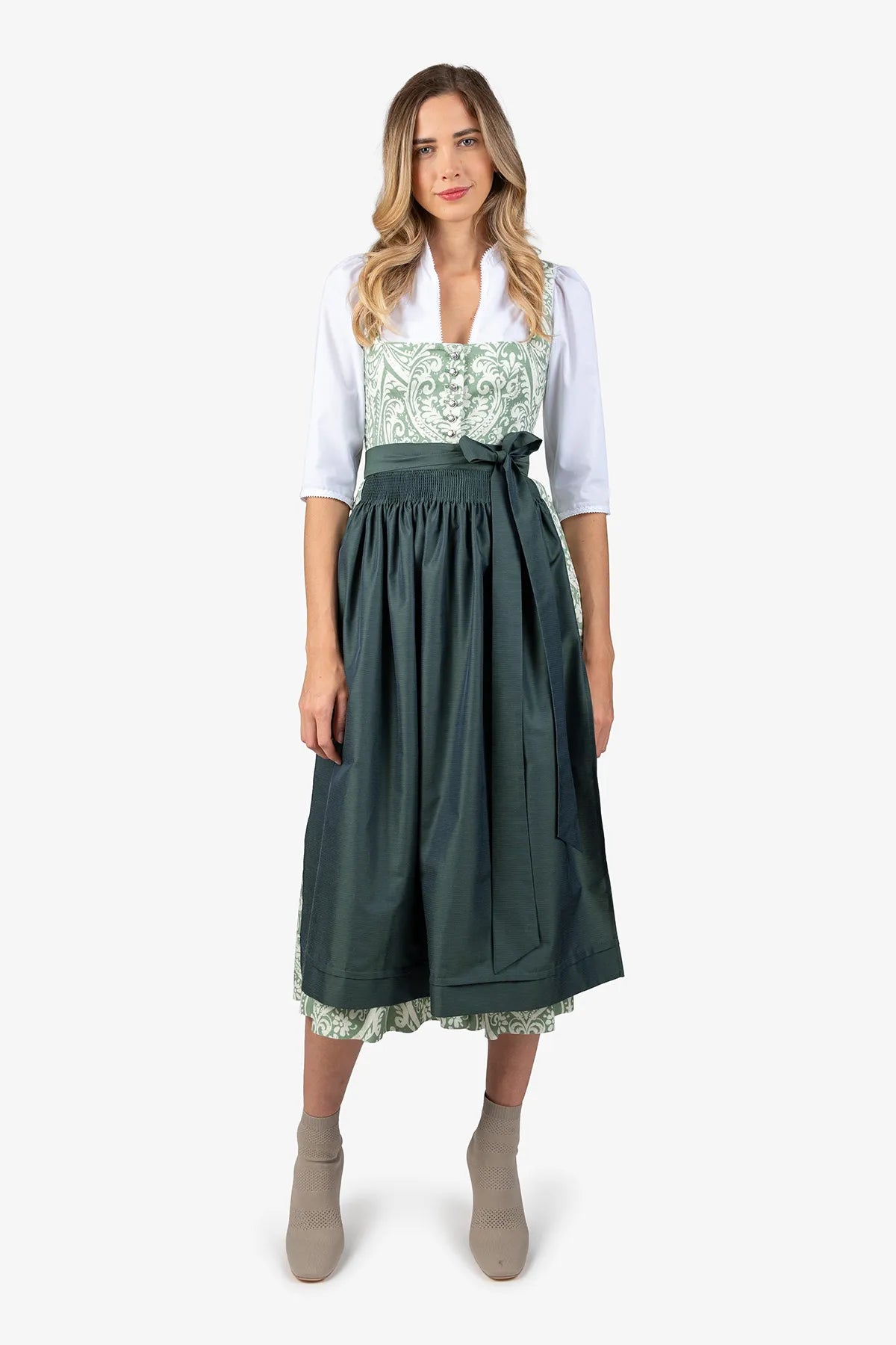 Dirndlbluse mit Stehkragen 02