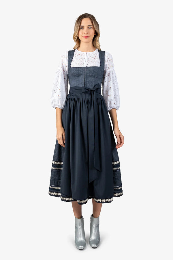 Dirndlbluse mit extravagantem Ärmel 02