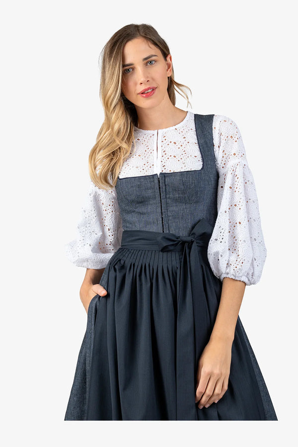 Dirndlbluse mit extravagantem Ärmel 05