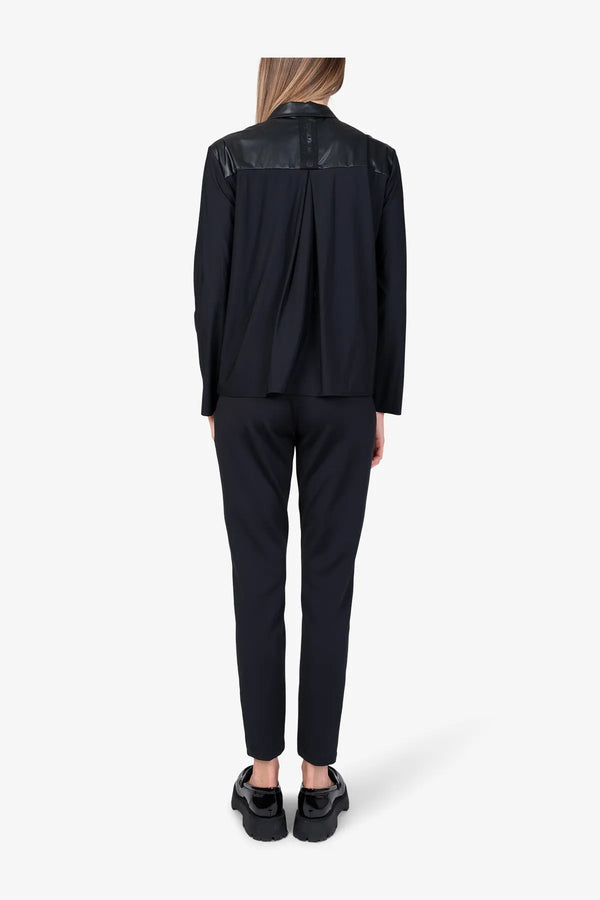 Bluse aus Kunstleder 05