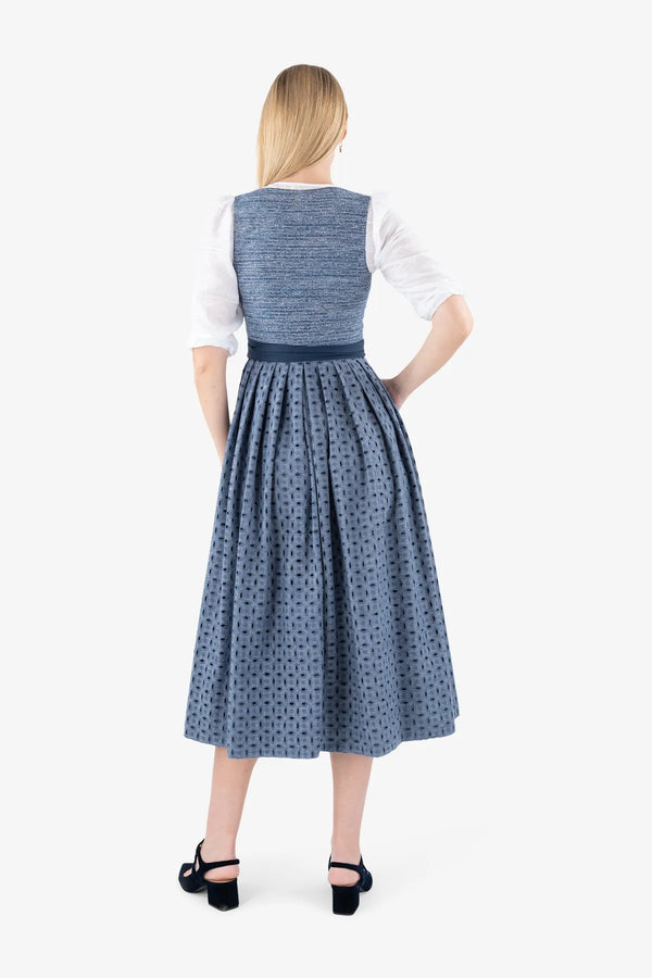 Spitzen-Dirndlbluse mit Knopfverschluss 05