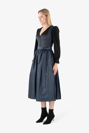 Langarm-Dirndlbluse mit V-Ausschnitt 04
