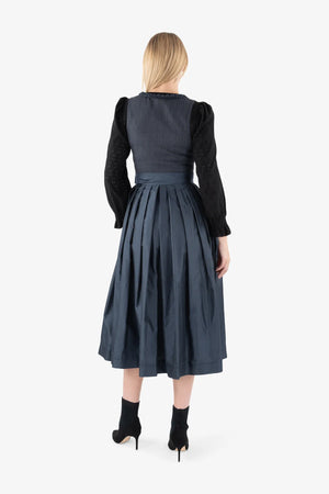 Langarm-Dirndlbluse mit V-Ausschnitt 05