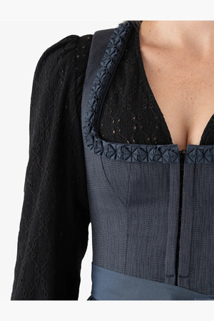 Langarm-Dirndlbluse mit V-Ausschnitt 08