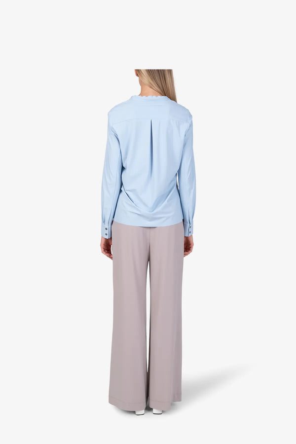Schlupfbluse mit sportiven Details 05