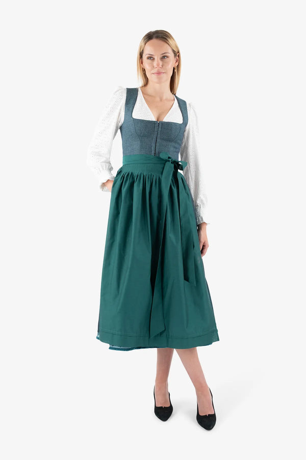 Dirndlbluse mit Lochstickerei 03