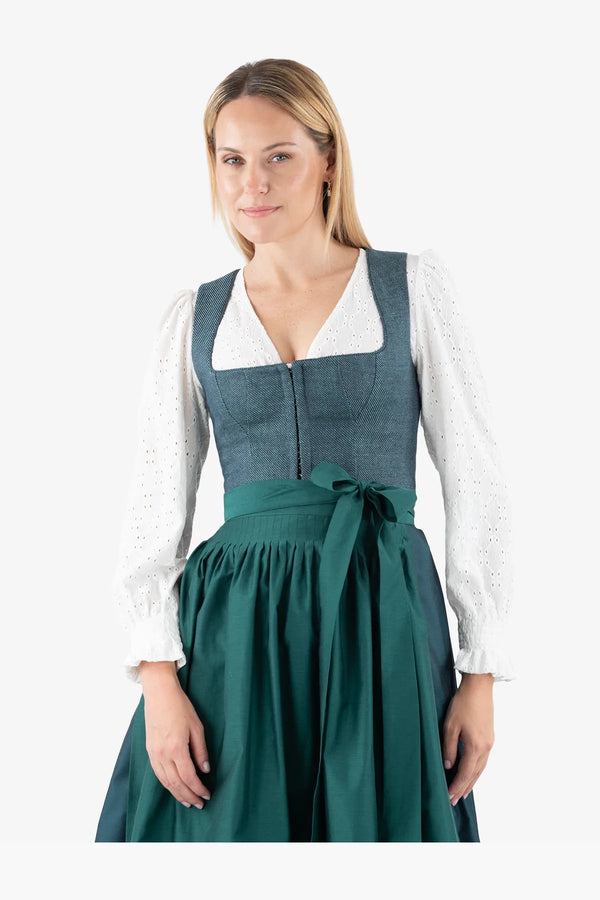 Dirndlbluse mit Lochstickerei 06