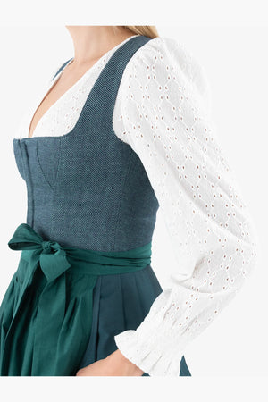 Dirndlbluse mit Lochstickerei 09