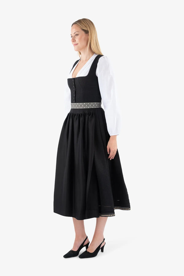 Dirndlbluse aus transparenter Baumwolle 04