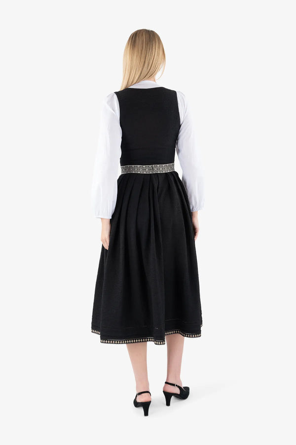 Dirndlbluse aus transparenter Baumwolle 05