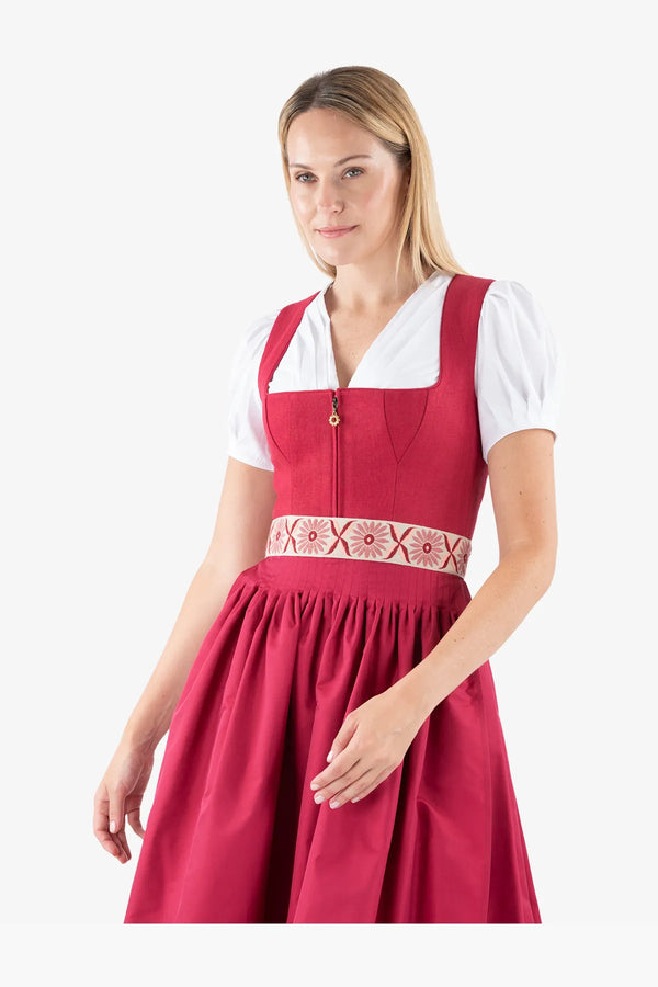 Dirndlbluse aus bügelfreier Baumwolle 06