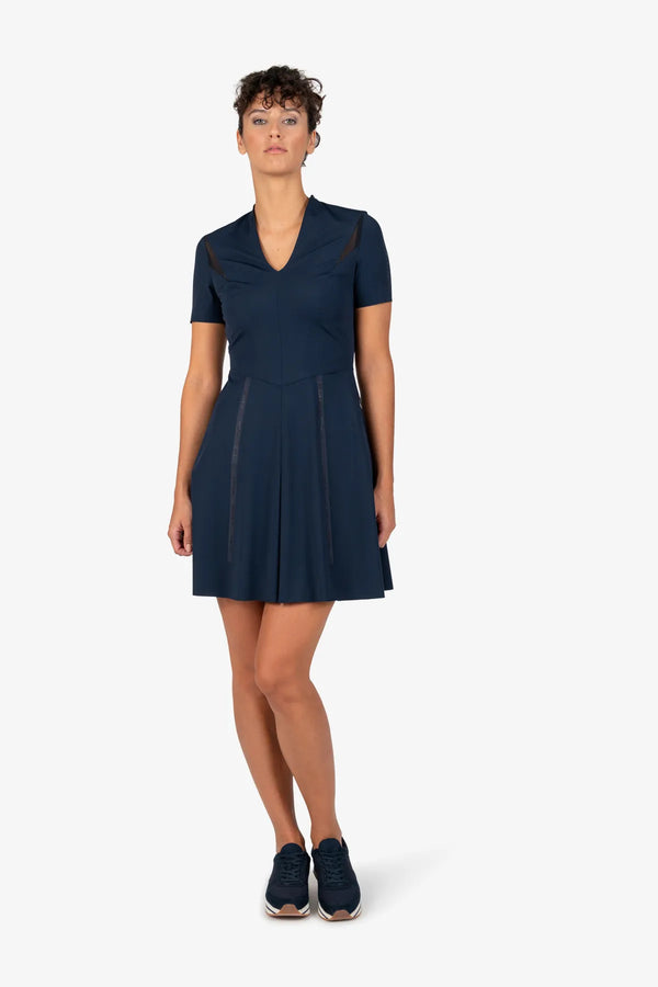 Golfkleid mit V-Ausschnitt 02