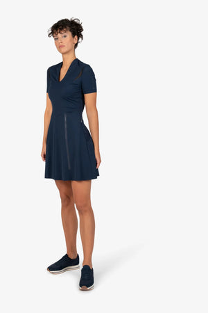 Golfkleid mit V-Ausschnitt 03