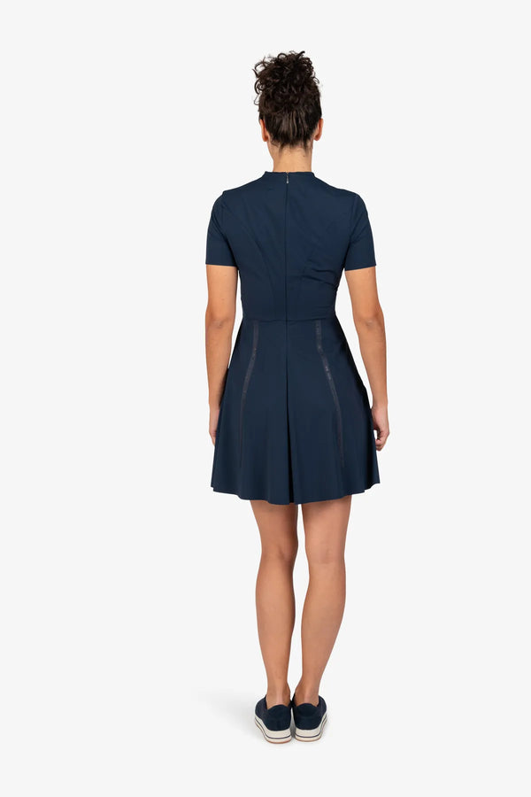 Golfkleid mit V-Ausschnitt 04