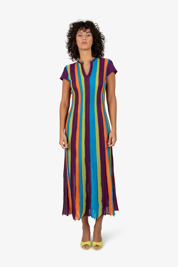 Strickkleid mit kleinem V-Ausschnitt 02