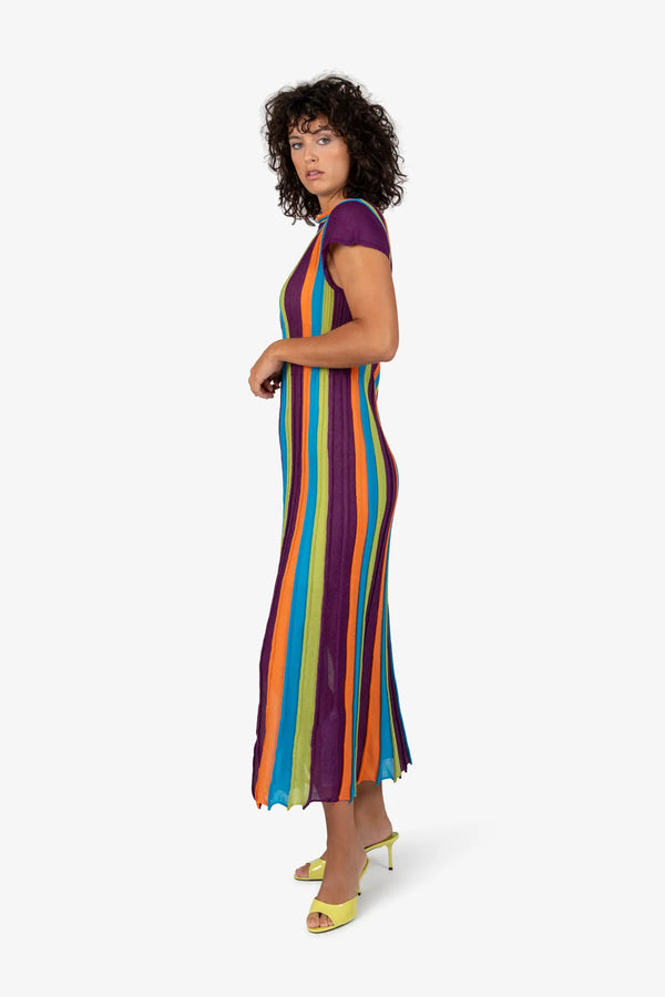 Strickkleid mit kleinem V-Ausschnitt 03