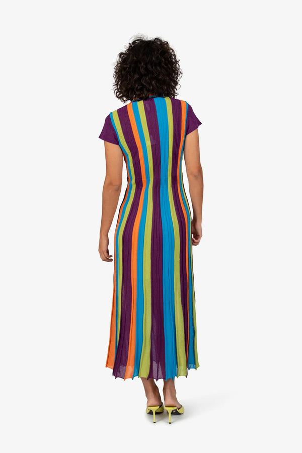 Strickkleid mit kleinem V-Ausschnitt 04