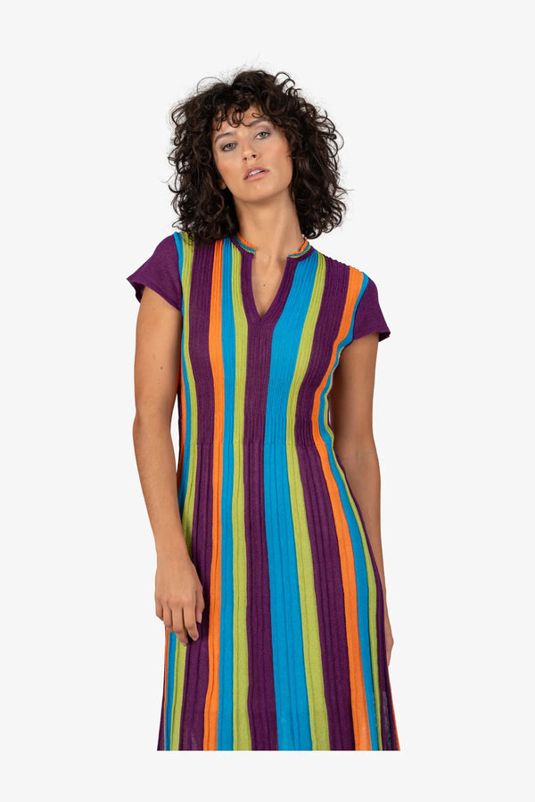Strickkleid mit kleinem V-Ausschnitt 05
