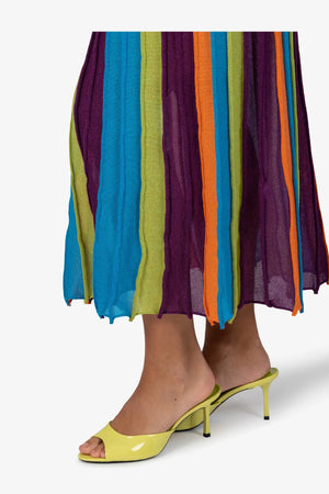 Strickkleid mit kleinem V-Ausschnitt 06