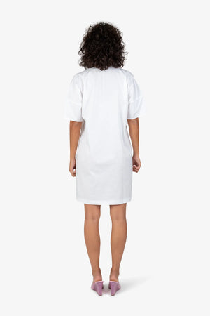 Kleid mit V-Ausschnitt 04