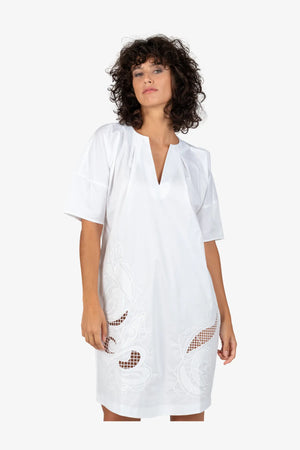 Kleid mit V-Ausschnitt 05