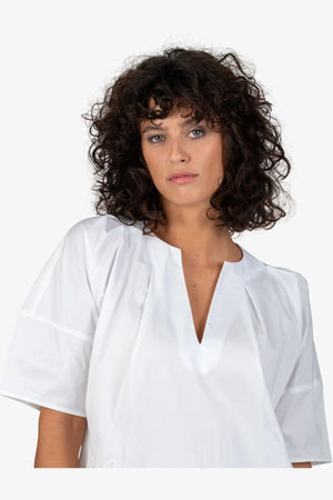 Kleid mit V-Ausschnitt 07