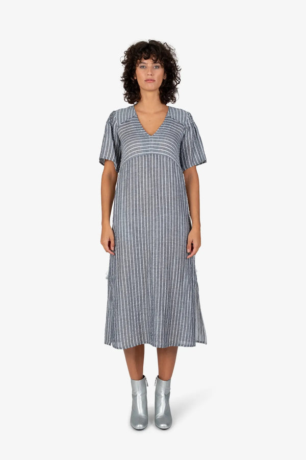 Kleid mit V-Ausschnitt 02
