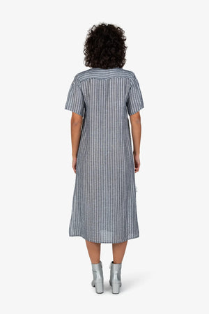 Kleid mit V-Ausschnitt 04