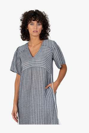 Kleid mit V-Ausschnitt 05