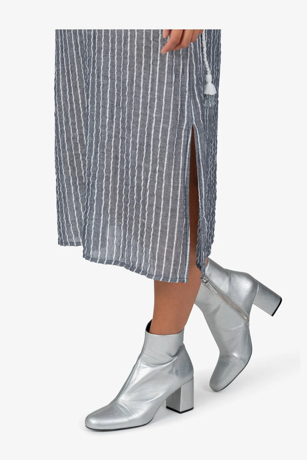 Kleid mit V-Ausschnitt 06