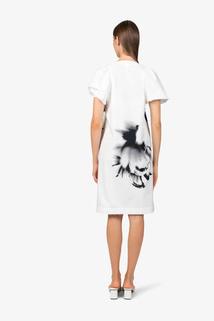 Kleid mit Rundhalsausschnitt 04