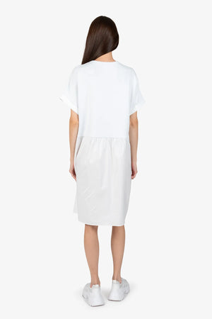 Kleid mit Rundhalsausschnitt 04
