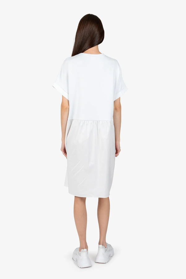 Kleid mit Rundhalsausschnitt 04