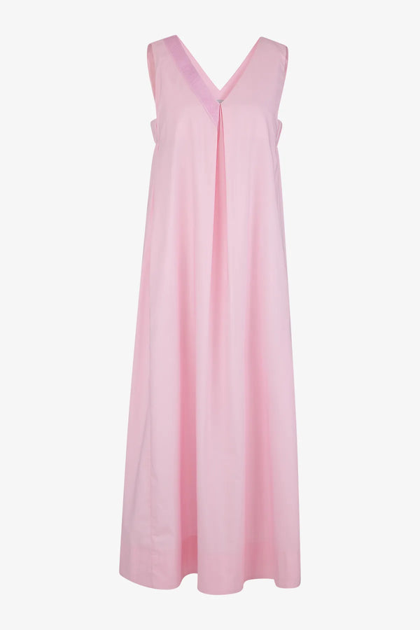 Ärmelloses Kleid mit V-Ausschnitt 01