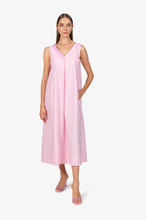 Ärmelloses Kleid mit V-Ausschnitt 02