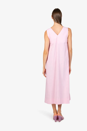 Ärmelloses Kleid mit V-Ausschnitt 04